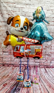 Folienballon mit Geschenketüte voll Süßigkeiten