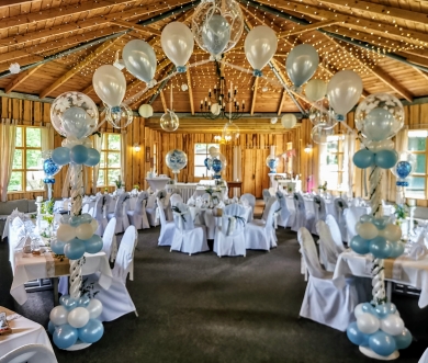 Hochzeitsdekoration in Hellblau