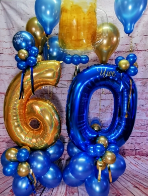 Zahl 60 in Gold und Blau mit Bier