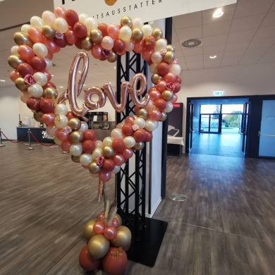 Herz mit verschiedenen Farben und Love