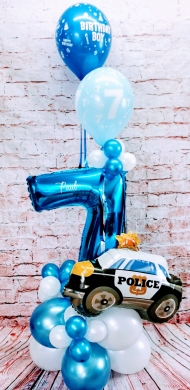 Polizeiauto mit der Zahl 7