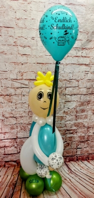 Junge zur Schuleinführung in Türkis und Weiß