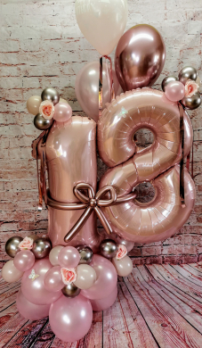 Zahl 18 in Rosatönen