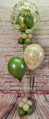 Geburtstagsballon in Eukalyptus und Sand