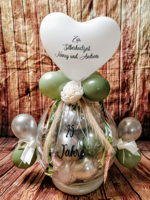 Geschenkballon zur Silberhochzeit in Eukalyptus und Silber