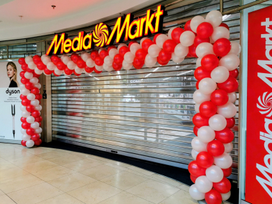 Eingangsdekoration in Rot und Weiß