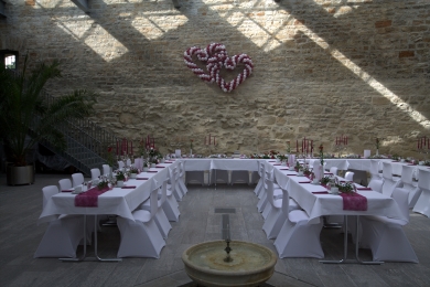 Doppelherz in Bordeaux und Weiß