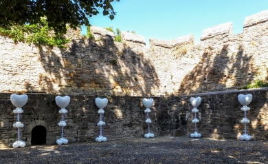 Ballonsäulen mit grossem Herzballon