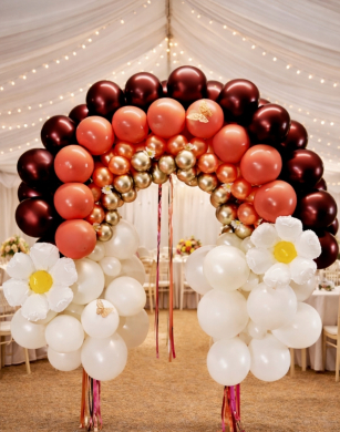 Ballondekoration als Regenbogen