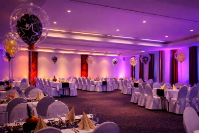 Tischdekoration mit Doppelballon für Silvester