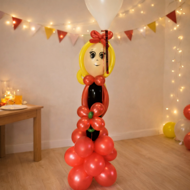 Mädchen in Rot und Schwarz