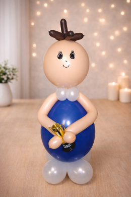 Figur mit Pokal