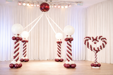 Ballonbogen mit vier großen Säulen