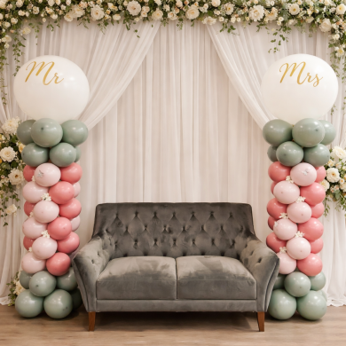 Ballonsäulen Mr. und Mrs. in matt Rosa, Rosegold und Eukalyptus