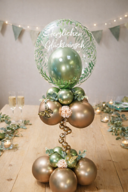 Tischdekoration mit Chrome Ballons