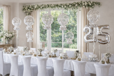 Dekoration in Weiß und Silber