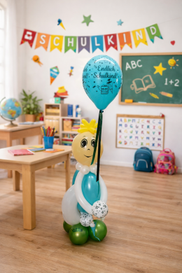 Junge zur Schuleinführung in Türkis und Weiß