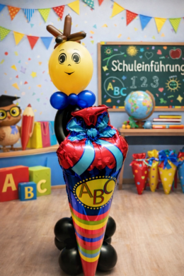 Junge mit Zuckertütenballon