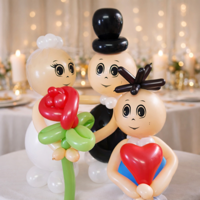 Kleines Brautpaar mit Kind