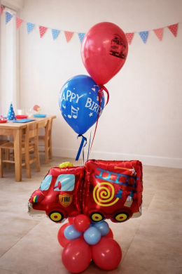 Feuerwehr mit Ballons