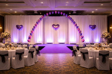 Ballonbogen mit einzelnen Heliumballons