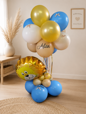 Löwe mit Ballondekoration