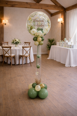 Ballon zur Hochzeit in den Farben Eukalyptus und Sand